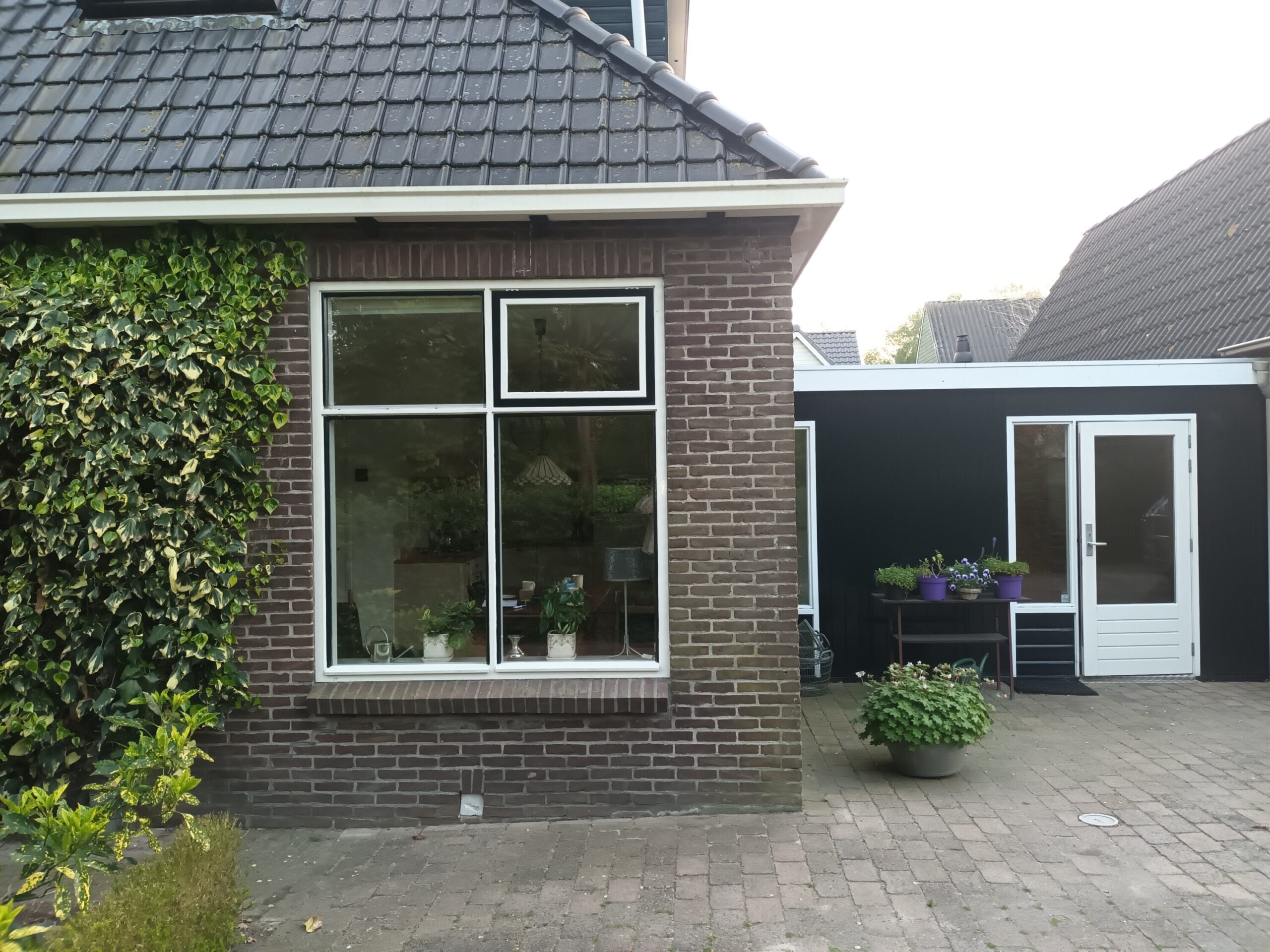 Oude kozijnen laten vervangen door kunststof in Katlijk Oude kozijnen laten vervangen door kunststof in Katlijk