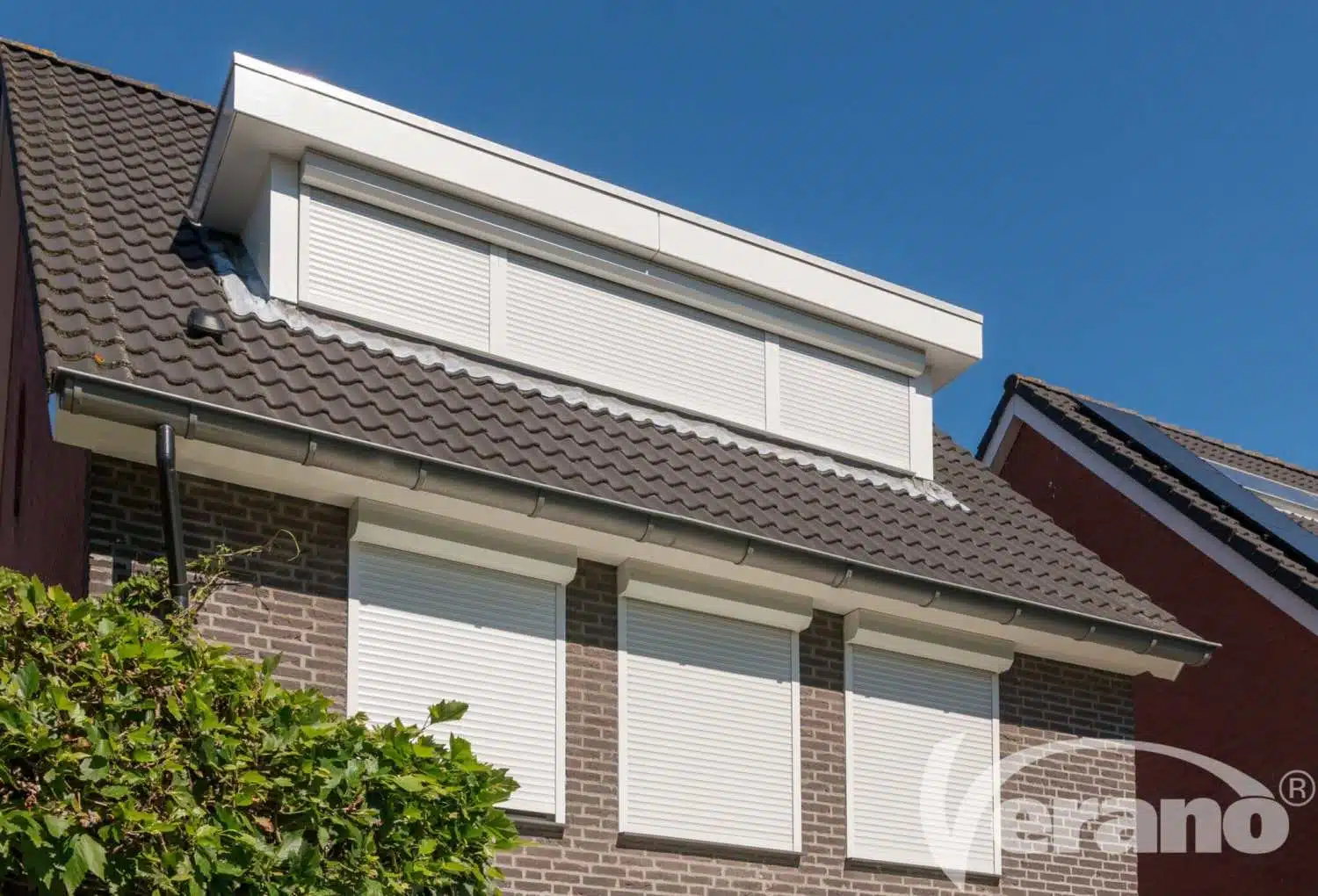 Isolerende witte rolluiken voor ramen en dakkapellen