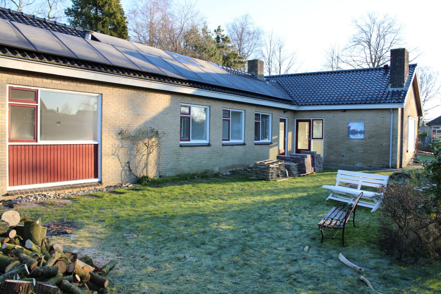 Zijaanzicht huis in Oosterwolde