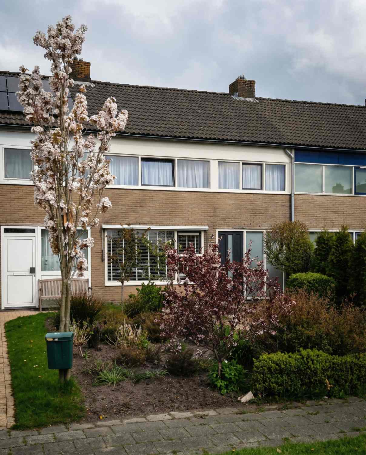 Nieuwe kunststof kozijnen voorzijde woning