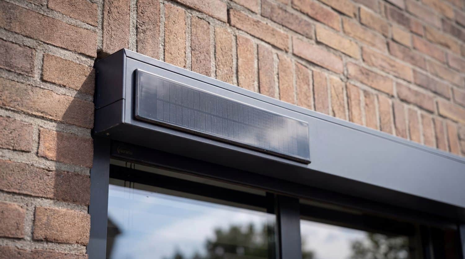 ritsscreen met zonnepaneel