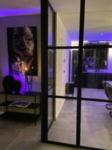 Zwarte aluminium binnendeur kozijnen