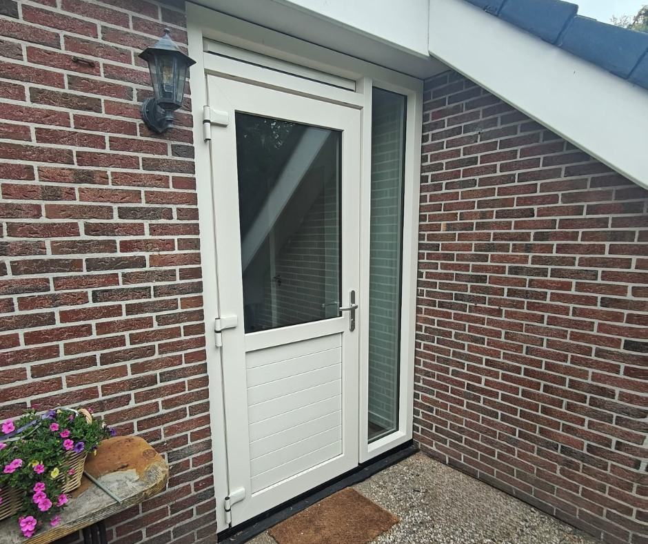 Woning in Leek met kunststof kozijnen en achterdeur