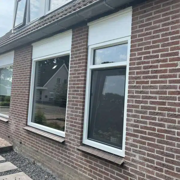 Woning voorzien van kunststof kozijnen