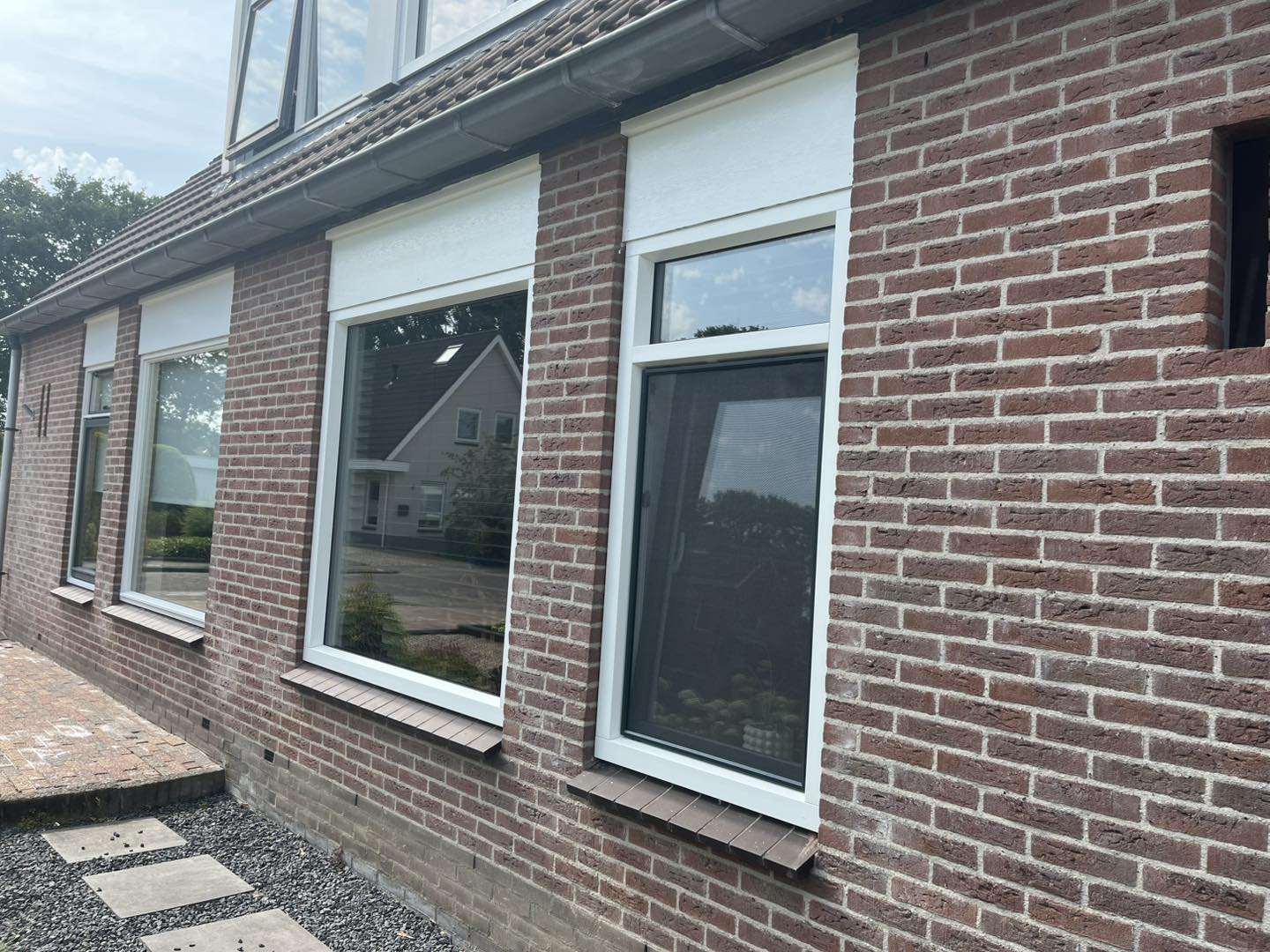 Woning voorzien van kunststof kozijnen
